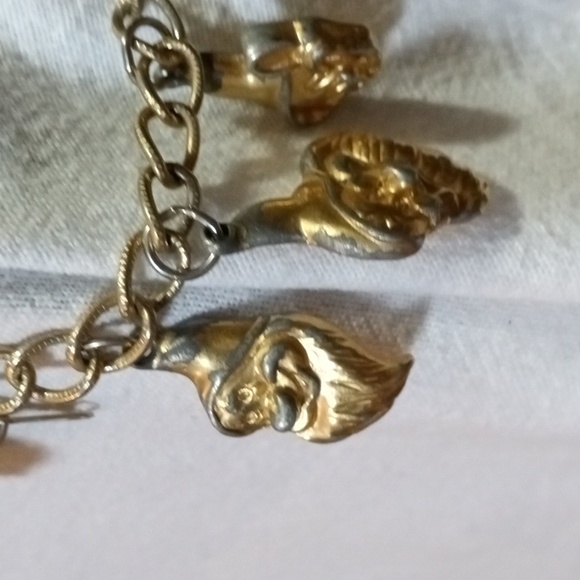 Vintage childs gold plated bracelet with the seven dwarves charms. - Picture 3 of 4